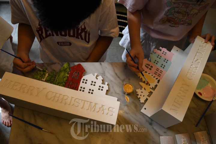 Membuat Kreasi Christmas Box Sambut Natal 2021
