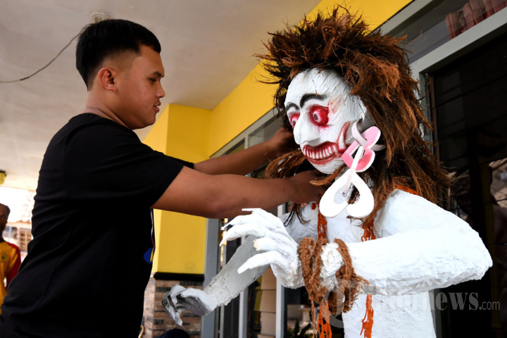 Membuat Ogoh-ogoh Jelang Nyepi di Malang