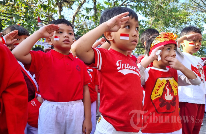Memperingati HUT ke-78 RI di DHIS Primary Bandung