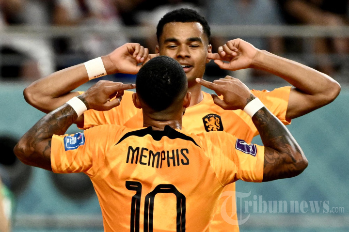 Memphis Depay Selebrasi usai Mencetak Gol