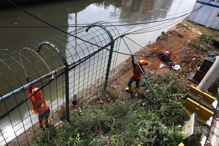 Menata Kabel Semrawut di Jakarta