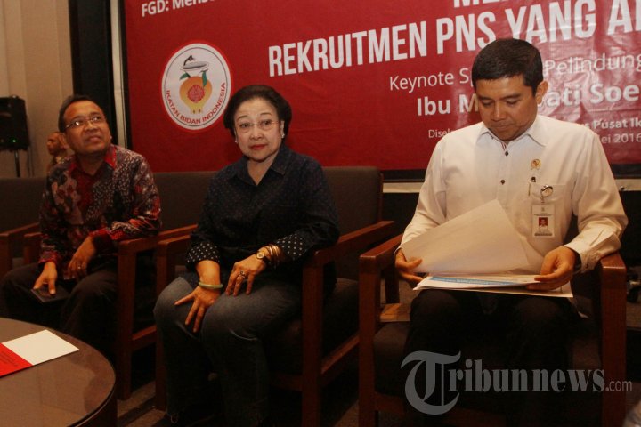 Mencari Solusi Rekruitmen PNS bagi Bidan PTT