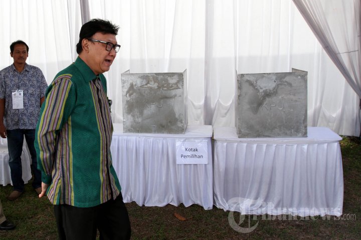 Mendagri Mengecek TPS Di Kota Tangsel