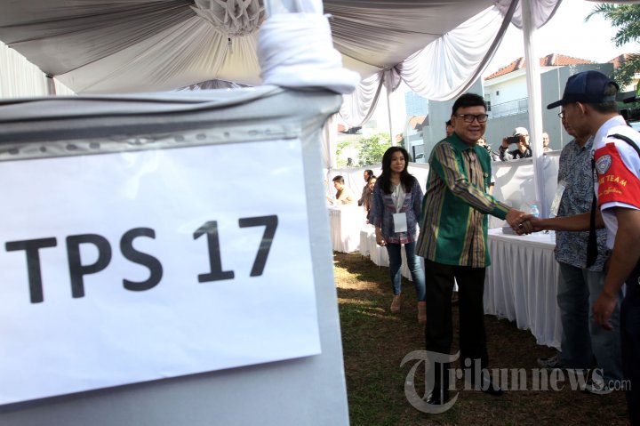 Mendagri Mengecek TPS Di Kota Tangsel