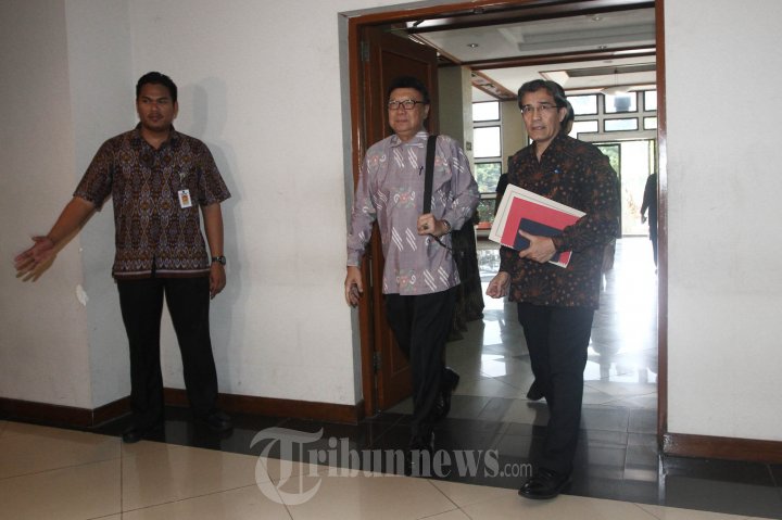 Mendagri Serahkan DP4 dan DAK2 Pilkada 2017 ke KPU