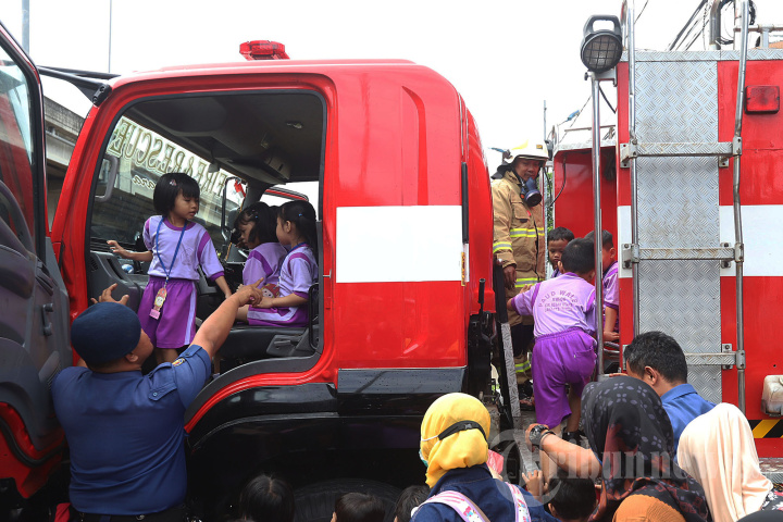Mengenal Profesi Pemadam Kebakaran Sejak Dini