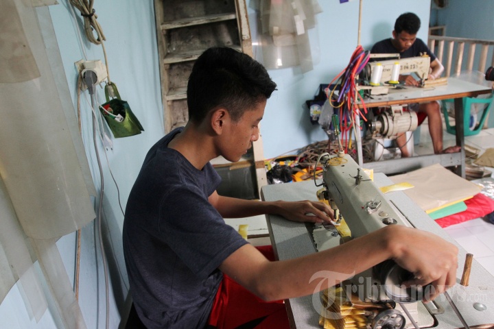 Mengintip Rumah Produksi Daur Ulang Plastik