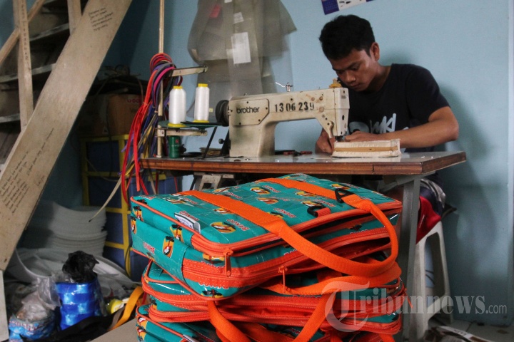 Mengintip Rumah Produksi Daur Ulang Plastik