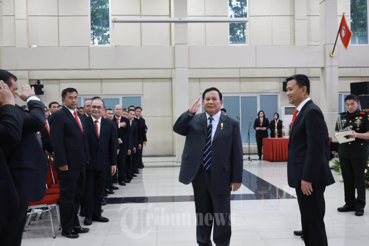 Menhan Prabowo Lantik Mayjen TNI Jonni Mahroza Sebagai Rektor Unhan RI