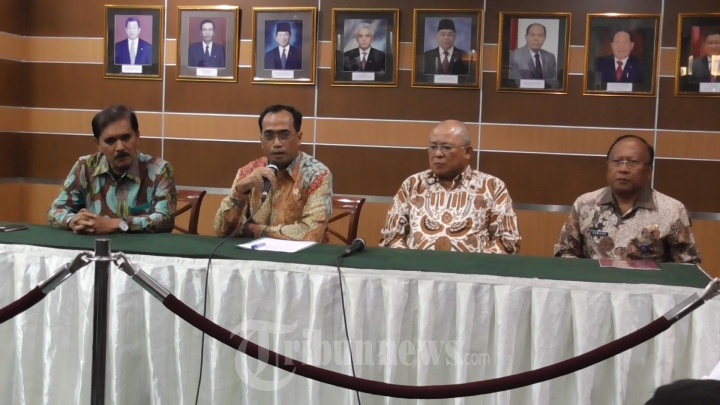 Menhub Budi Karya Sumadi Konpers Masalah STIP