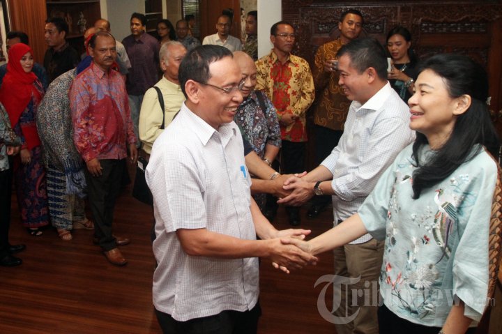 Menhub Jonan Gelar Open House