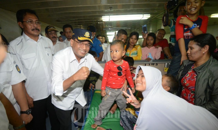 Menhub Mengecek Kesiapan Arus Mudik Pelabuan Batu Ampar