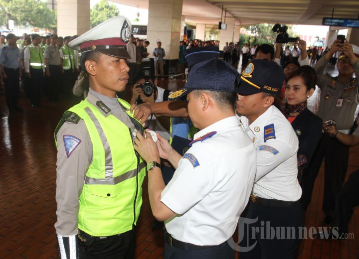 Menhub Pimpin Apel Siaga Angkutan Lebaran