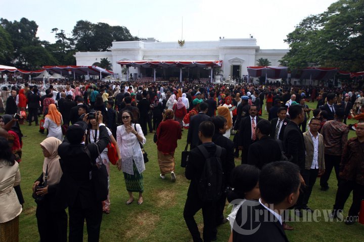 Menikmati Halaman Istana Merdeka
