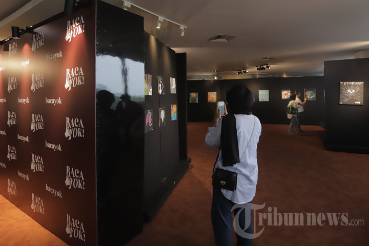 Menikmati Pameran lukisan Sekaligus Kampanyekan Anti Rokok