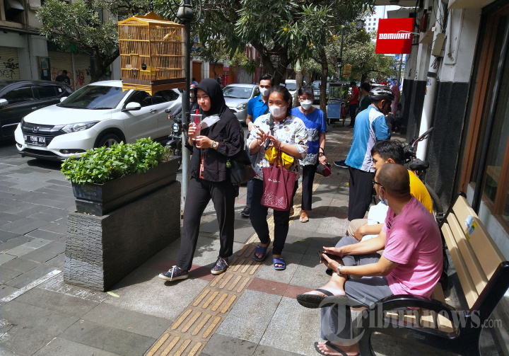 Menikmati Suasana Jalan Braga Bandung