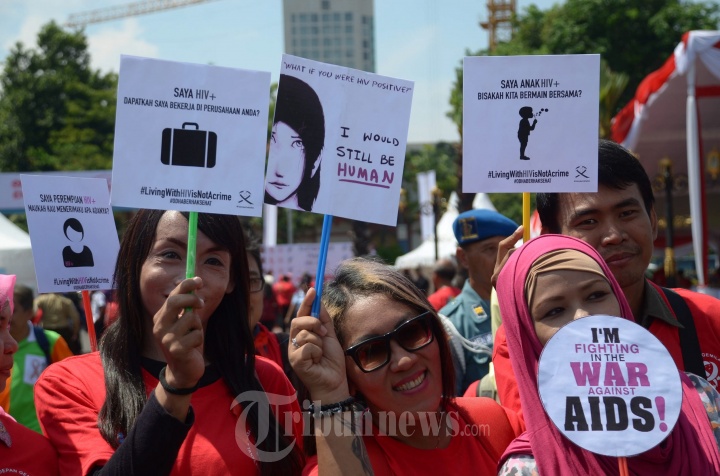Menkes Bantu Kit Tes HIV