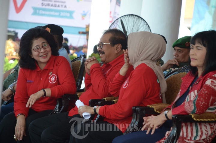 Menkes Bantu Kit Tes HIV
