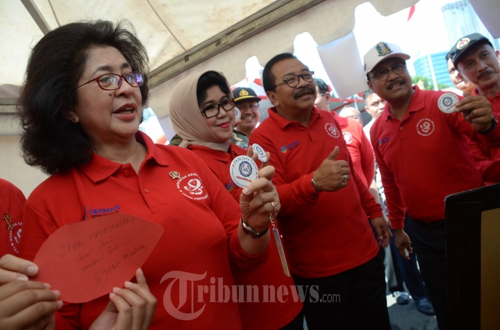 Menkes Bantu Kit Tes HIV