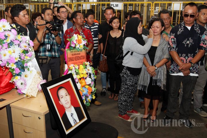 Menkes Sambut Jenazah Dokter Andra di Bandara Soetta