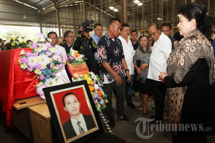 Menkes Sambut Jenazah Dokter Andra di Bandara Soetta