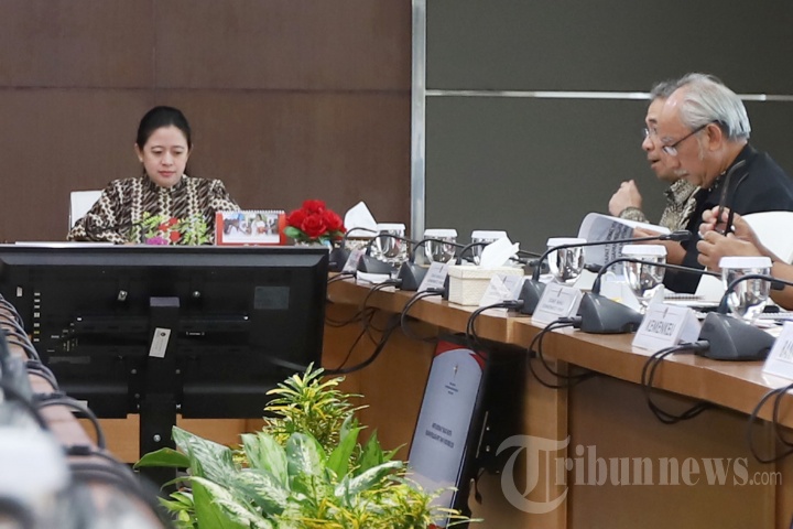 Menko PMK Pimpin Rapat Tingkat Menteri