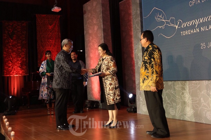 Menko PMK Puan Buka Peluncuran Pedana Batik UI