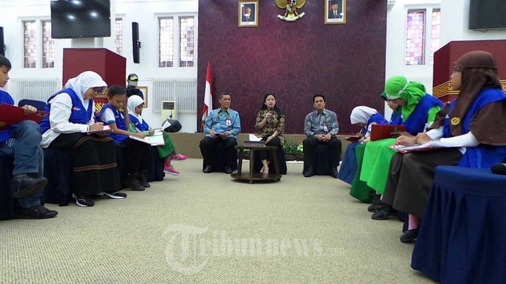Menko PMK Puan Maharani Curhat Dengan Reporter Cilik
