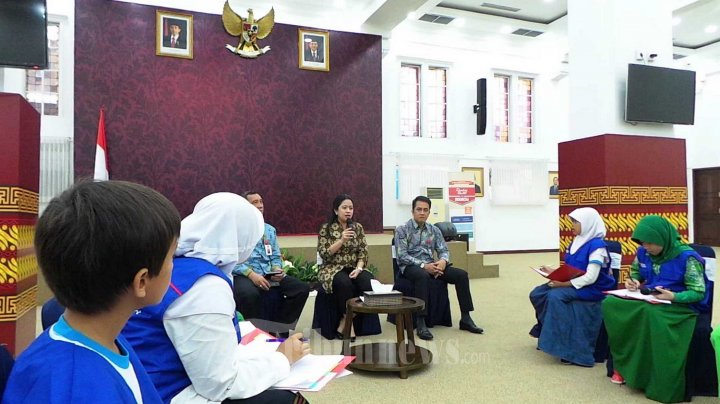 Menko PMK Puan Maharani Curhat Dengan Reporter Cilik