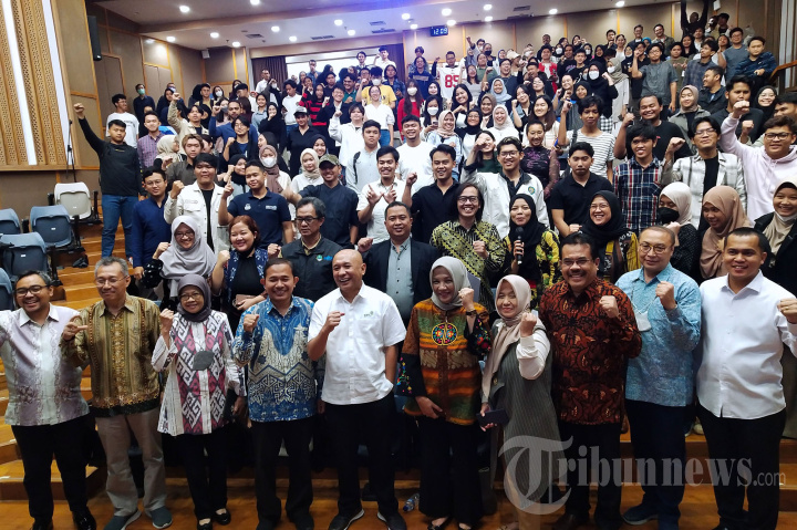 Menkop UKM Teten Masduki Beri Kuliah Umum di SBM ITB