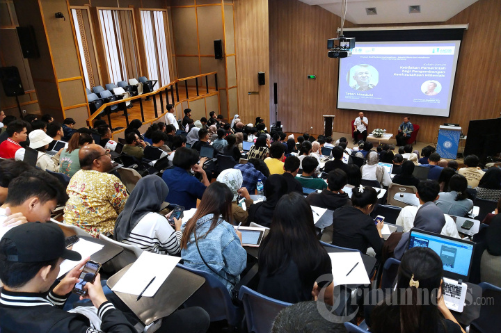 Menkop UKM Teten Masduki Beri Kuliah Umum di SBM ITB