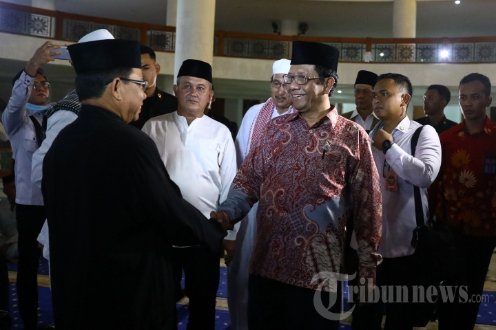 Menkopolhukam Hadiri Doa Bersama di Masjid Agung Natuna