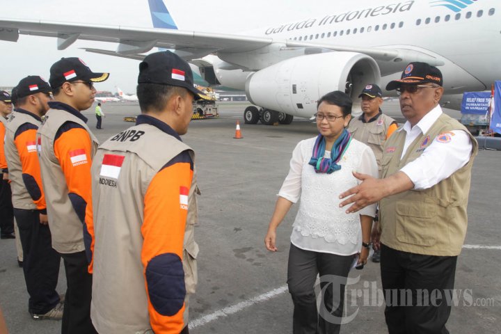 Menlu Retno Marsudi Lepas Tim Bantuan untuk Vanuatu