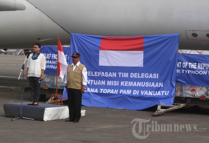 Menlu Retno Marsudi Lepas Tim Bantuan untuk Vanuatu