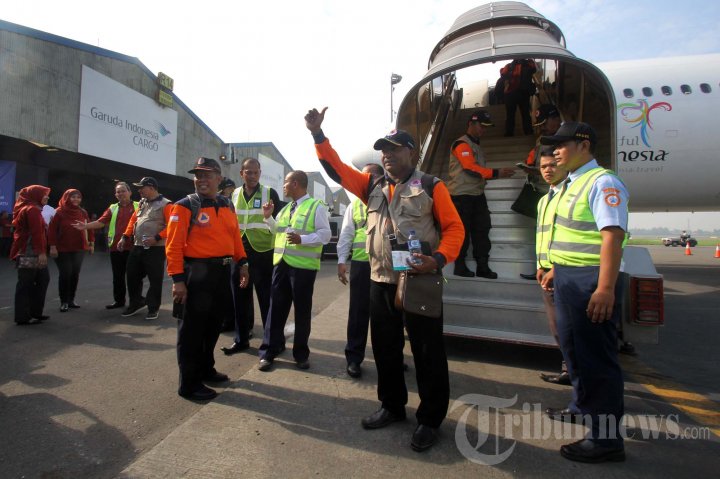 Menlu Retno Marsudi Lepas Tim Bantuan untuk Vanuatu