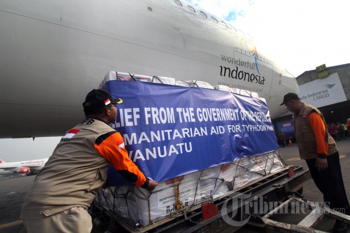 Menlu Retno Marsudi Lepas Tim Bantuan untuk Vanuatu