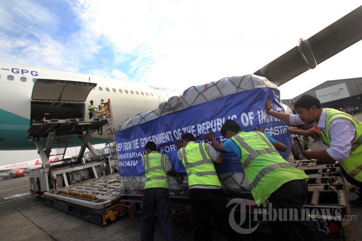 Menlu Retno Marsudi Lepas Tim Bantuan untuk Vanuatu