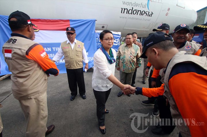 Menlu Retno Marsudi Lepas Tim Bantuan untuk Vanuatu