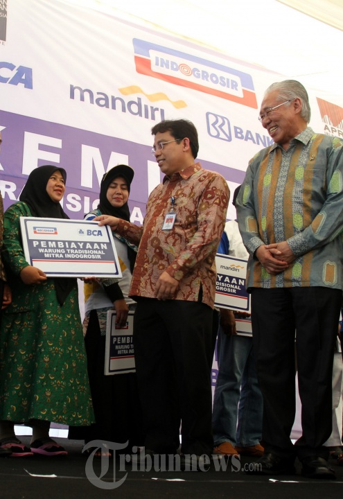 Menperindag Saksikan Penyerahan Modal Warung Tradisional