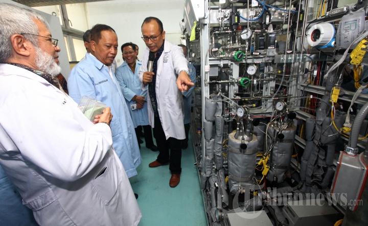 Menristek Tinjau lndustri Katalis Pendidikan ITB