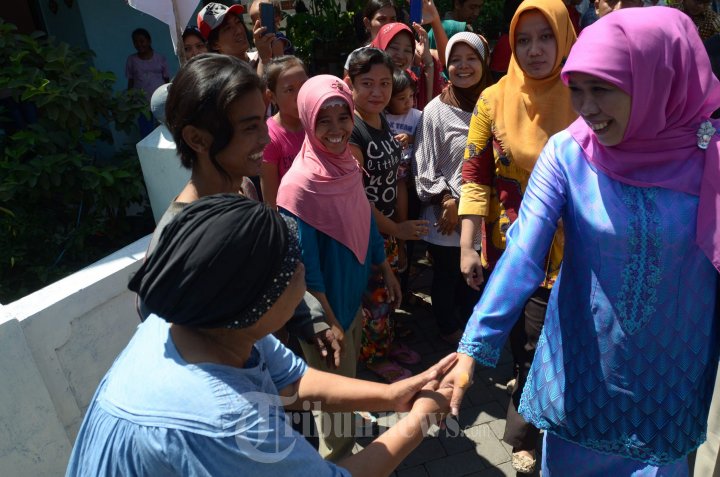 Mensos Beri Bantuan Sosial di Sidoarjo