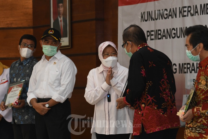 Mensos Dampingi Menko PMK Kunjungan Kerja di Surabaya