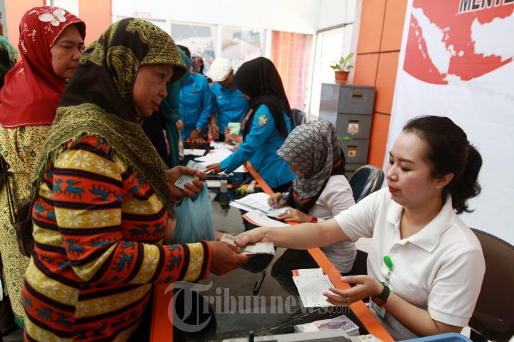 Mensos Serahkan Bantuan Sosial PKH Kepada KSM