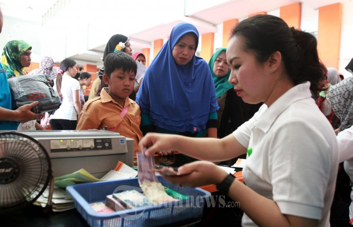 Mensos Serahkan Bantuan Sosial PKH Kepada KSM