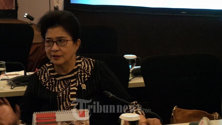 Menteri Kesehatan RI Nila Moeloek Usai Rakor Konpers