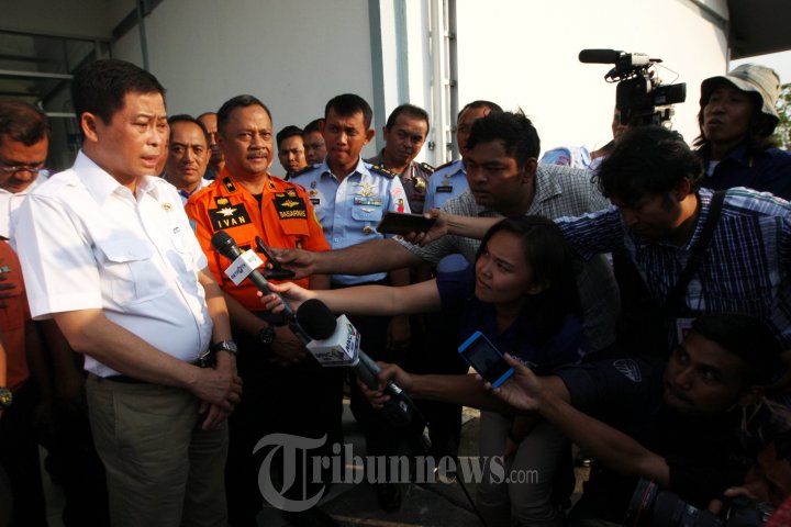 Menteri Perhubungan dan Tim Basarnas Lakukan Pencarian Pesawat Aviastar