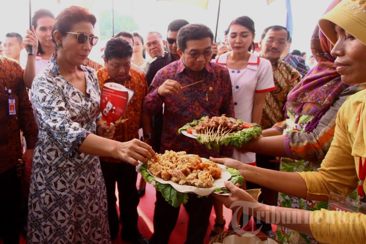 Menteri Susi Gelontorkan Bantuan 5,23 M ke Nelayan Sendang Biru