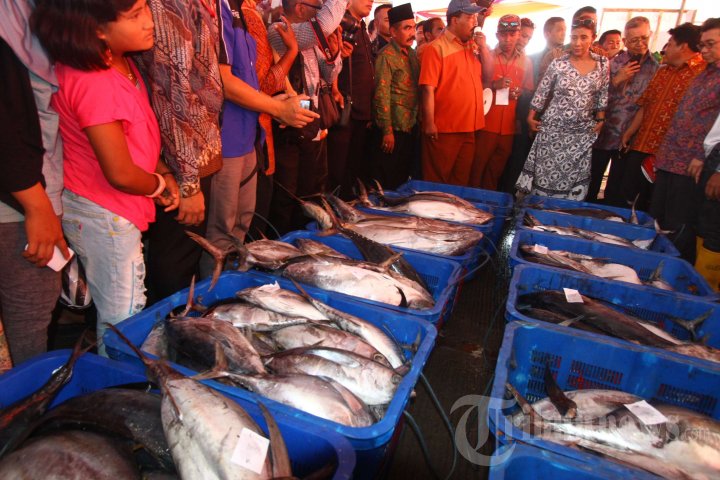 Menteri Susi Gelontorkan Bantuan 5,23 M ke Nelayan Sendang Biru