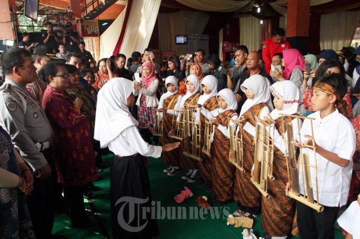 Menteri Yohana Yembise Kampanyekan Mudik Ramah Anak