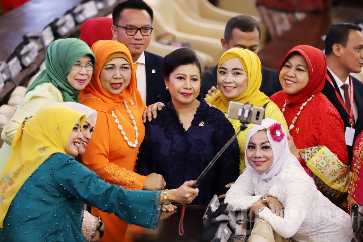 Menunggu Sidang